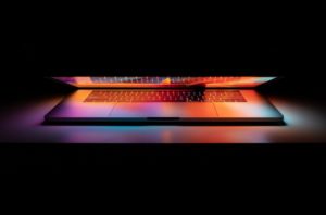 computer-screen-laptop-in-the-dark